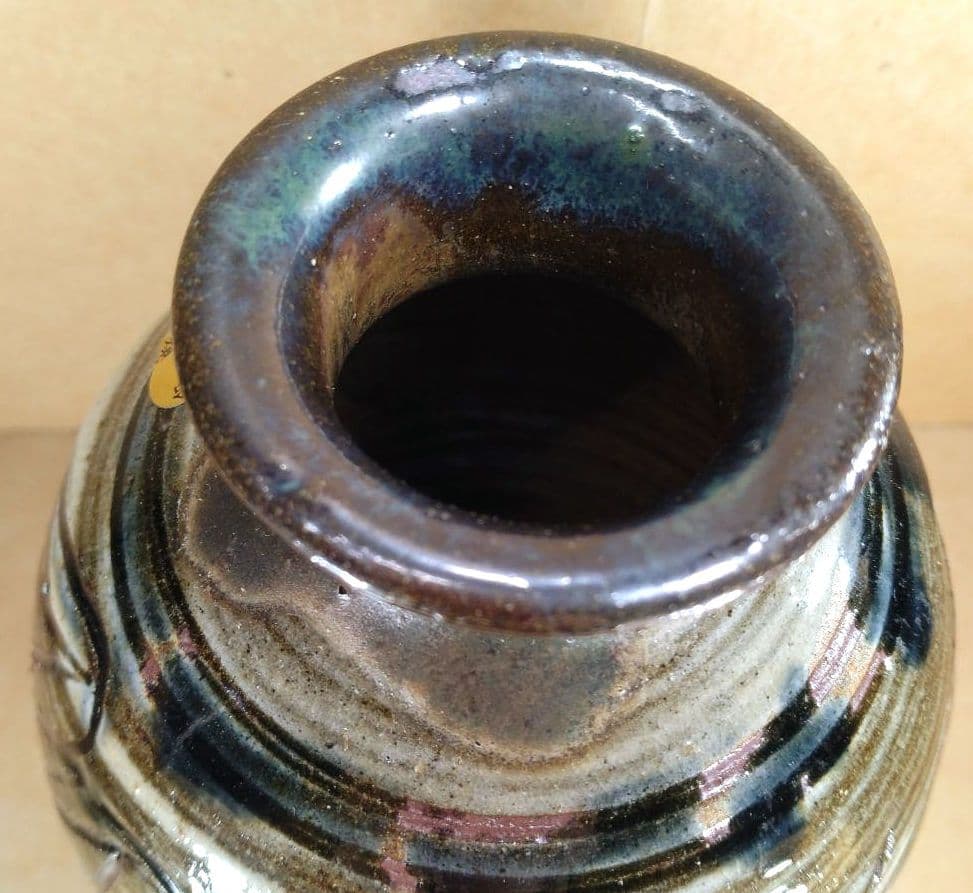 【本物保証】金城次郎 壷屋焼花瓶(海老魚紋）共箱 栞 人間国宝 壺屋焼 未使用