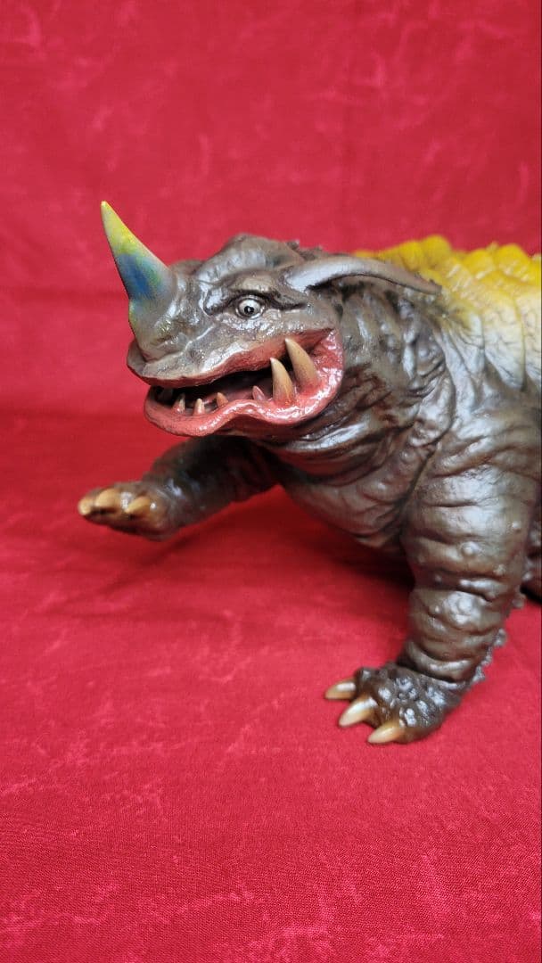 ビリケン商会ソフビキット完成品　透明怪獣ネロンガガレージキット完成品ウルトラマン