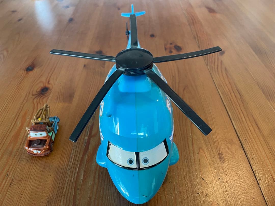 マテル カーズ 大きなダイナコヘリコプター Dinocoメーター付 ディズニー