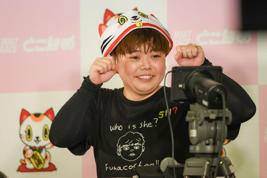 ダ*ン様 冨名腰桃奈選手サイン入りトコタン帽子