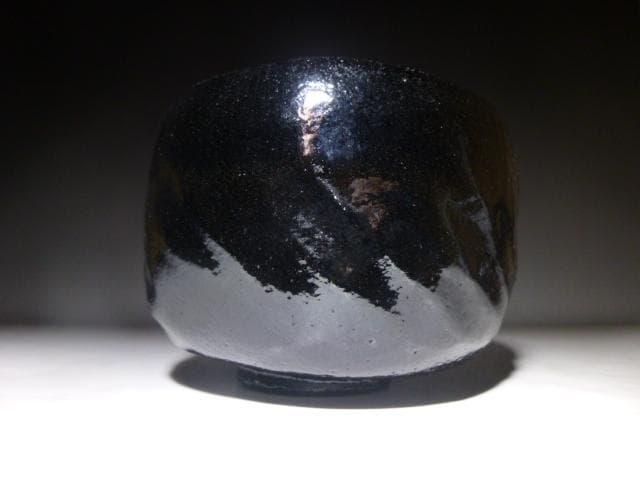 楽吉左衛門　十五代　直入　黒茶碗／共箱共布／表千家十四代　而妙斎極め／銘「松寿」