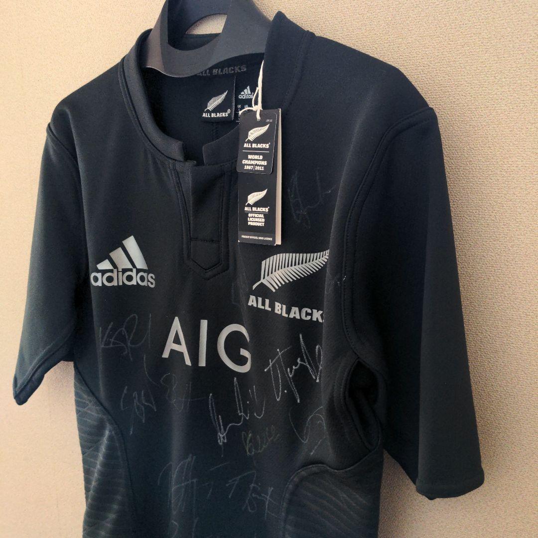 オールブラックス　選手直筆サイン入りユニフォーム。リッチー・モウンガ、バレット