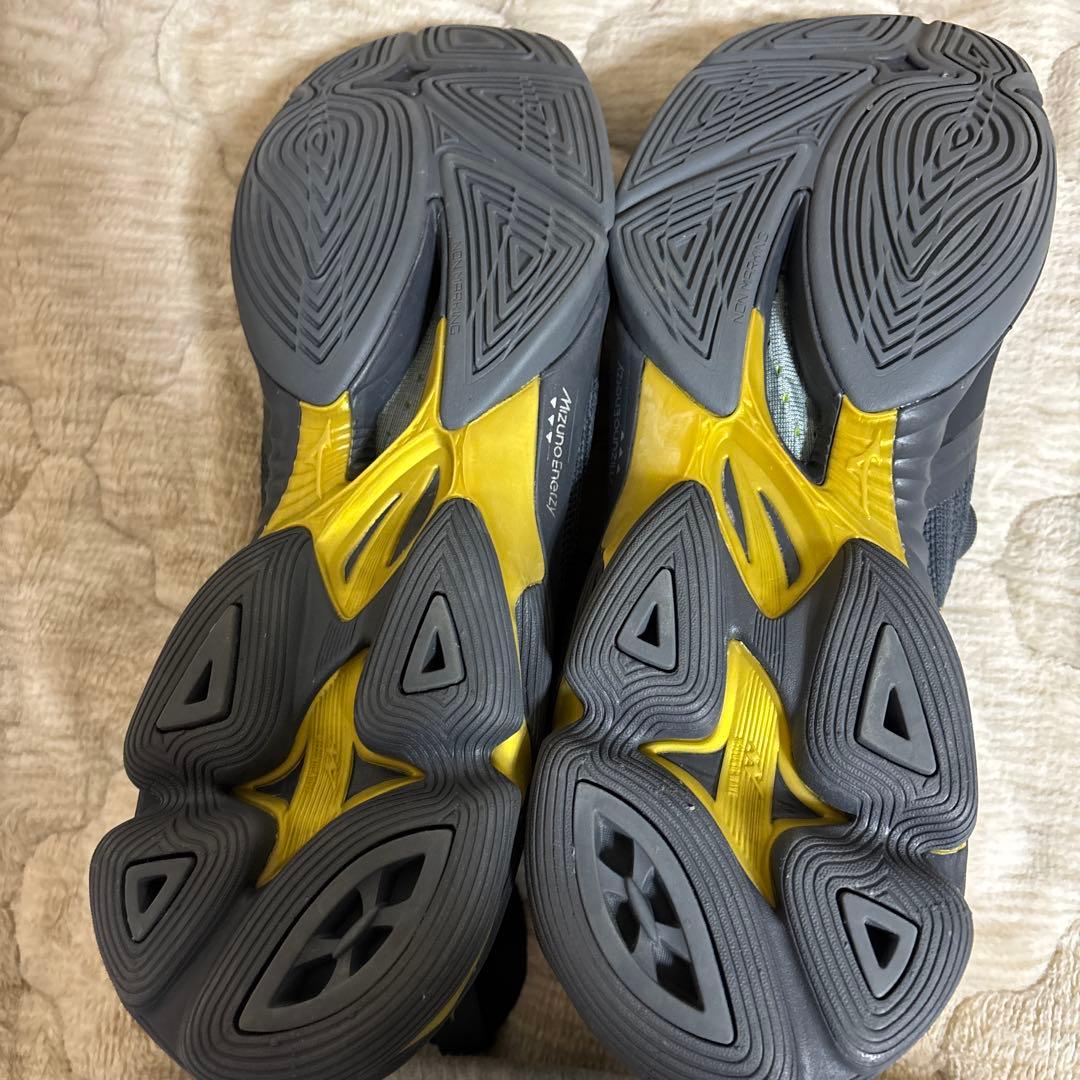 Mizuno Wave Lightning Z6 ブラック/ゴールド