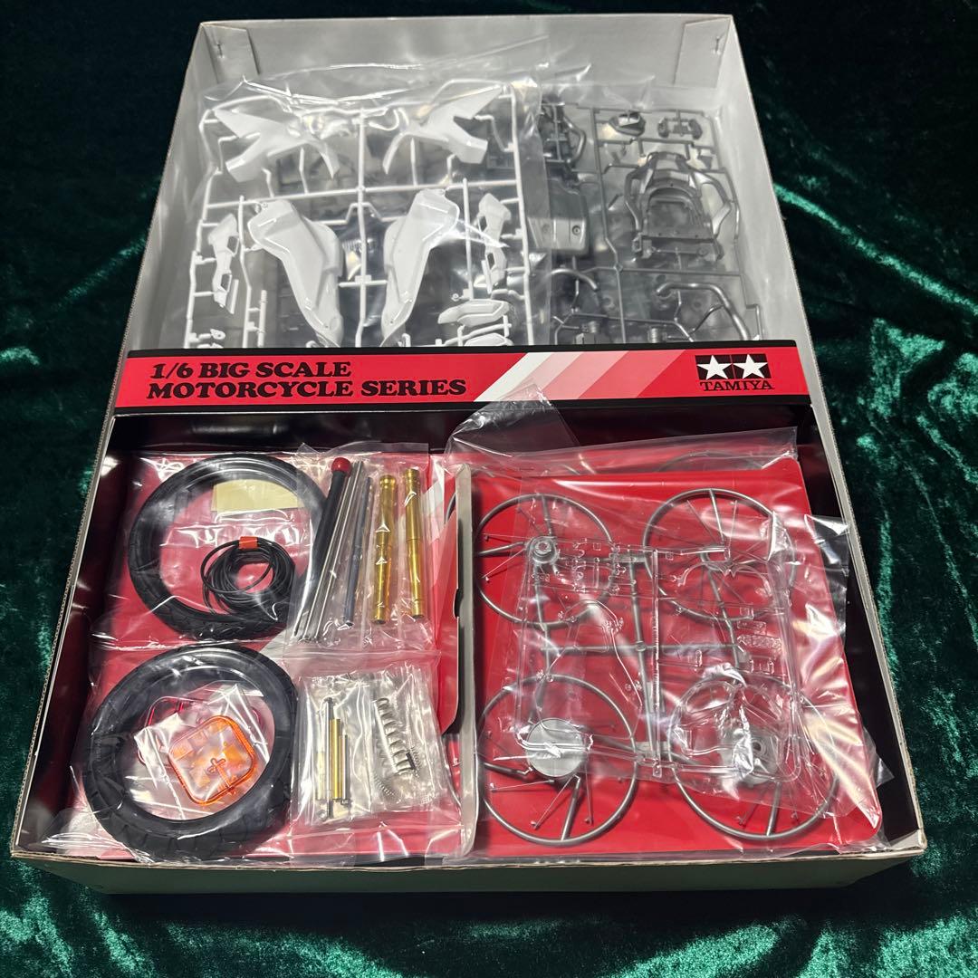 【未組立Honda CRF1000L Africa Twin 1/6