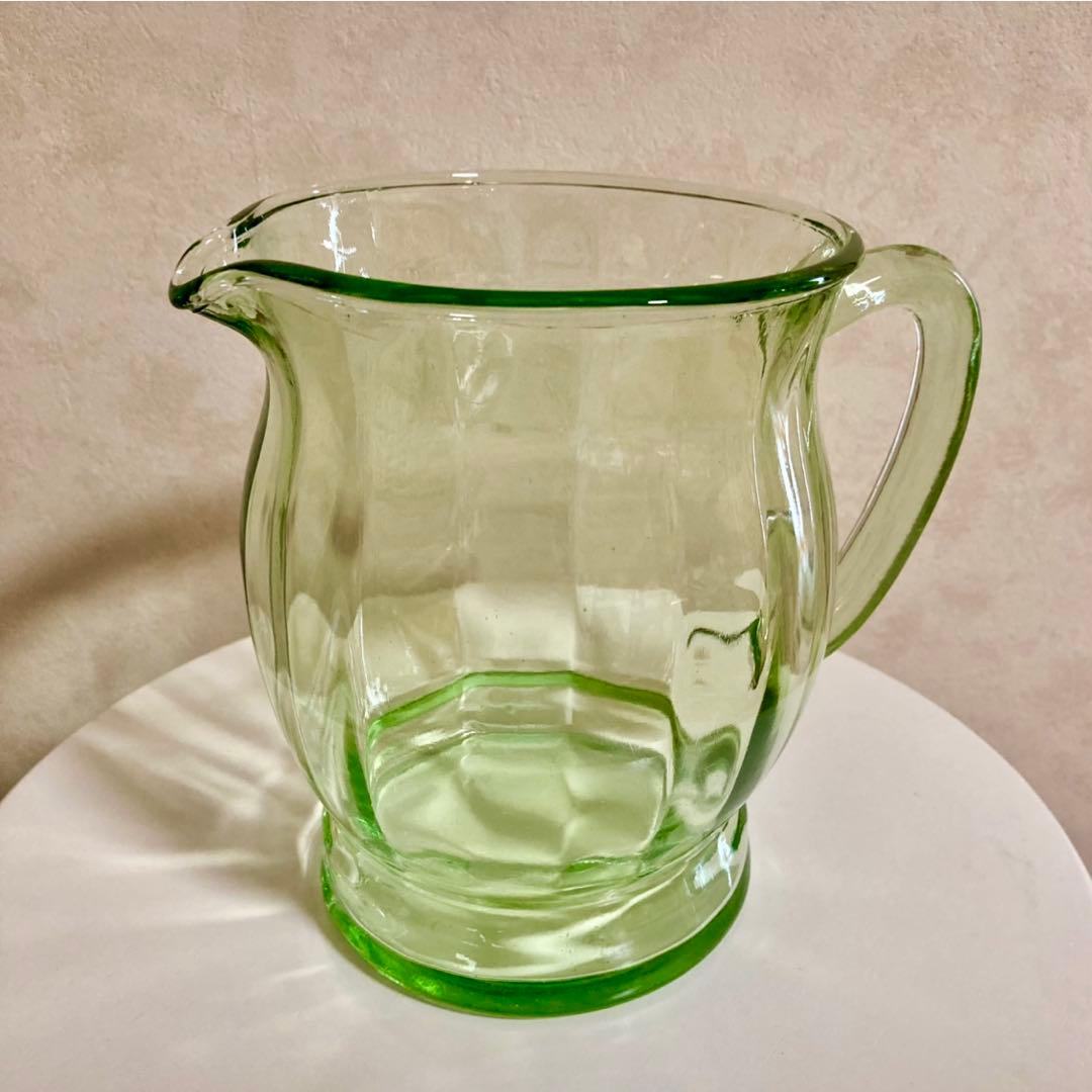 ヴィンテージ　ウランガラス　グリーン　ジャグ ／ ピッチャー