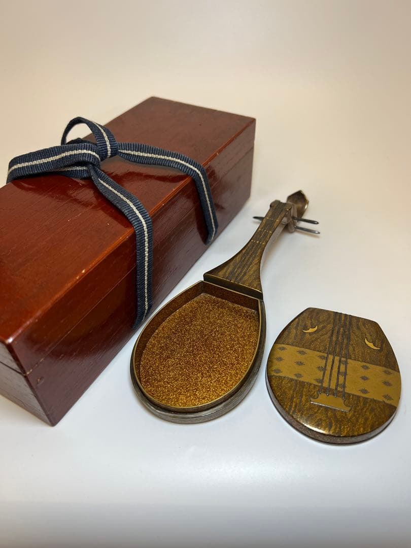 香道具 超絶技巧の時代漆芸　明治時代 本金蒔絵琵琶形香合 時代箱 香道具　金蒔絵