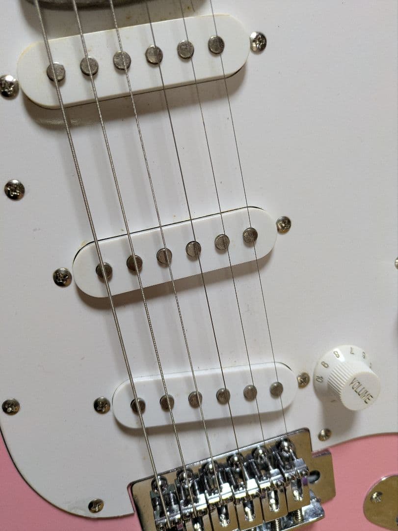 フォトジェニック　エレキギター　ピンク　ストラトキャスタータイプ