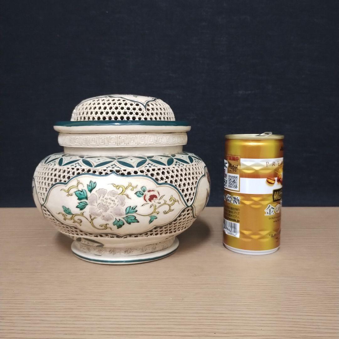 透かし彫りの香炉 青い獅子