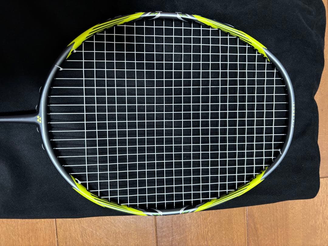 新品同様　YONEX ARCSABER 7 PRO 4U ガットグリップ付き