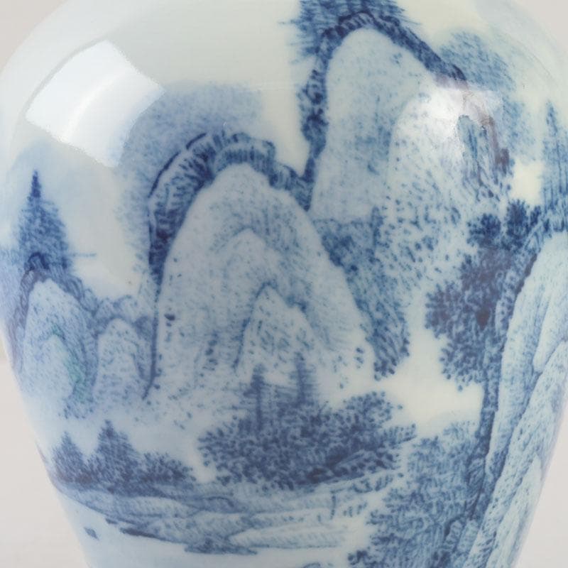 中国　景徳鎮製　青花　山水楼閣文瓶　花瓶　在銘　V　9576