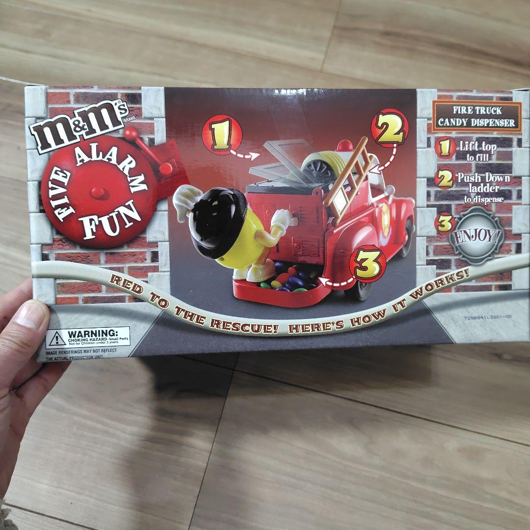 限定品 m&m's 消防車フィギュア ファイヤーマントラック　エムアンドエム