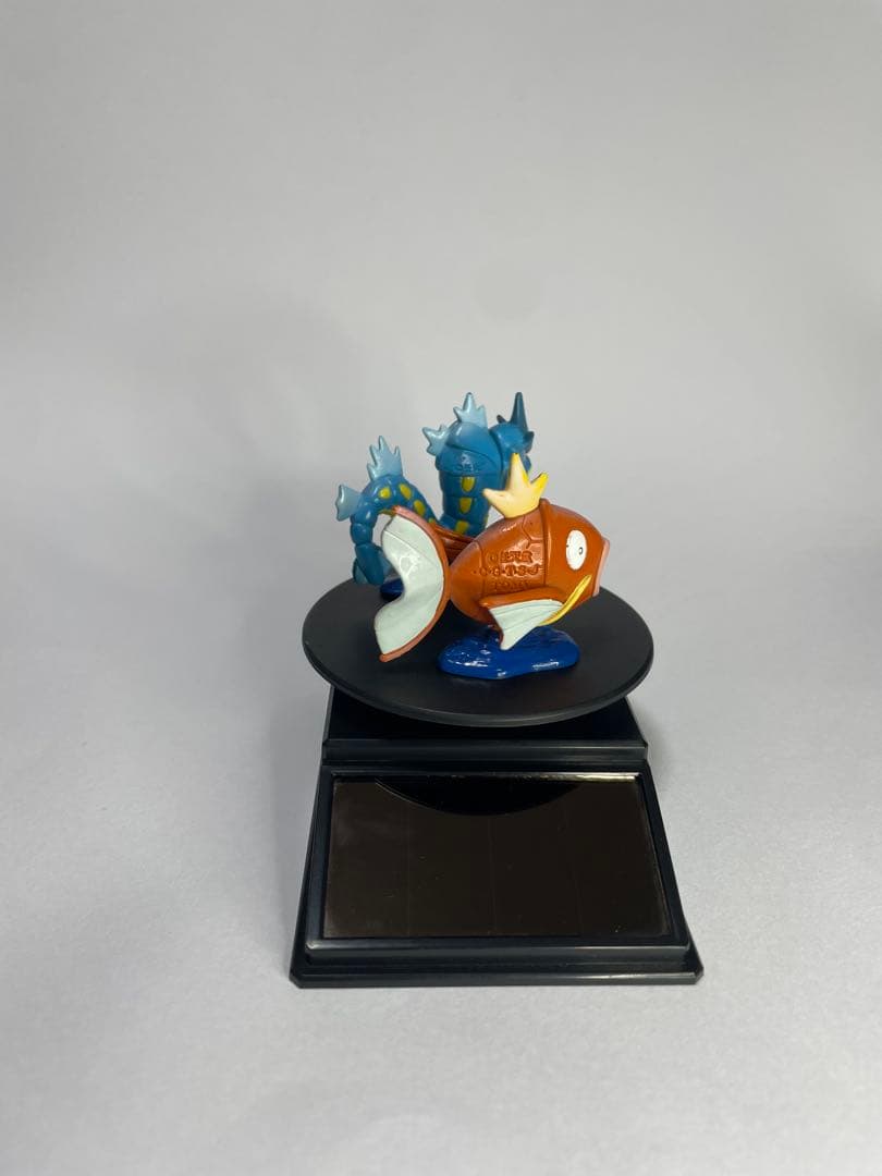 非常にレア⭐︎初期のモンコレ コイキングとギャラドス TOMY ポケモンフィギュア