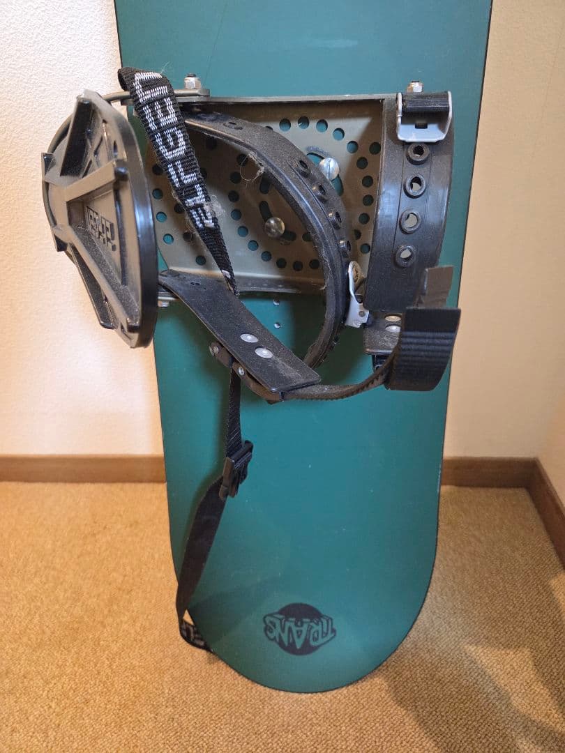 スノーボード 緑色 ハンマー デザイン