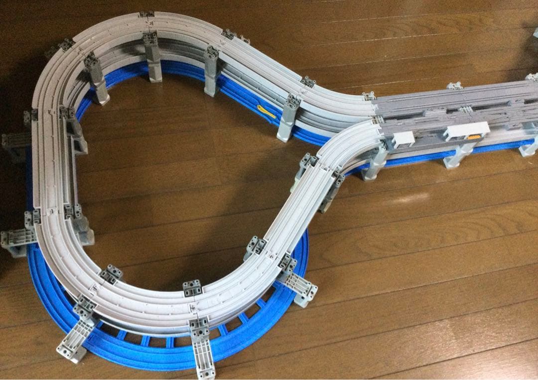プラレール線路　アドバンス複線高架レイアウト　グレー色複線ブロック橋脚
