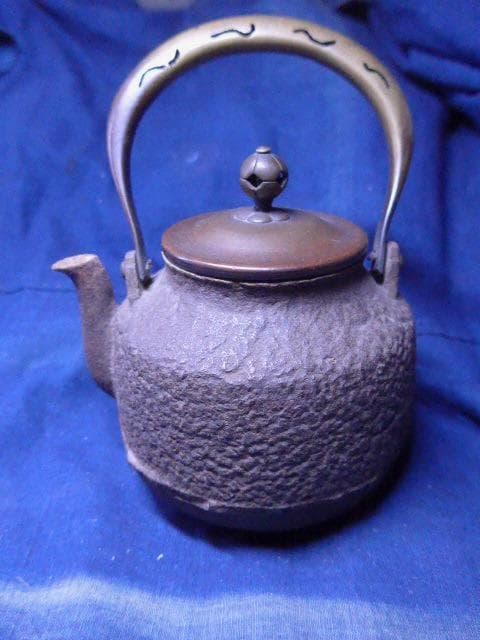 鉄製テクスチャー仕上げの鉄瓶