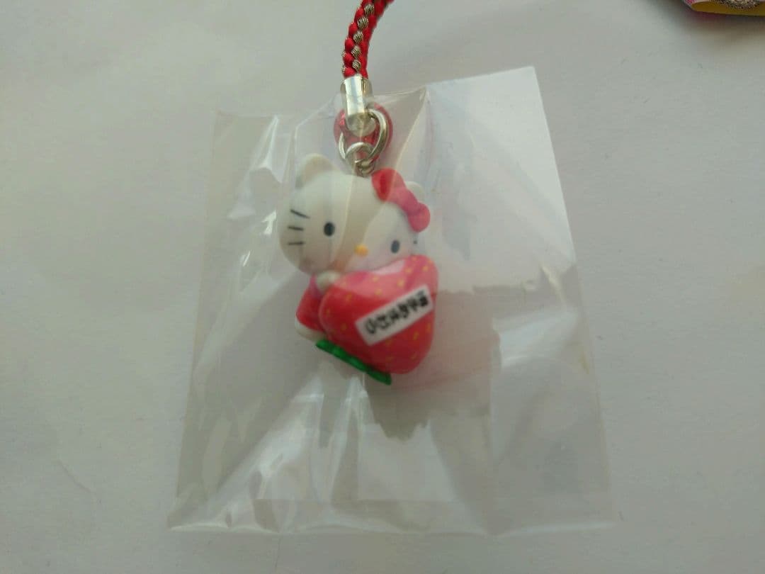 ご当地キティ　根付け　福岡限定　あまおう