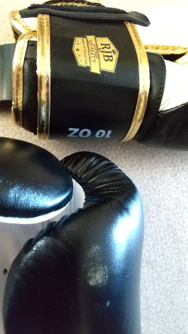 本革製RAJABOXINGボクシンググローブ 10oz 黒 タトゥー柄