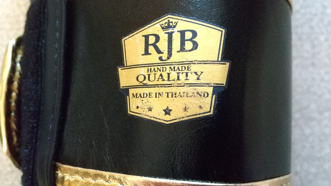 本革製RAJABOXINGボクシンググローブ 10oz 黒 タトゥー柄