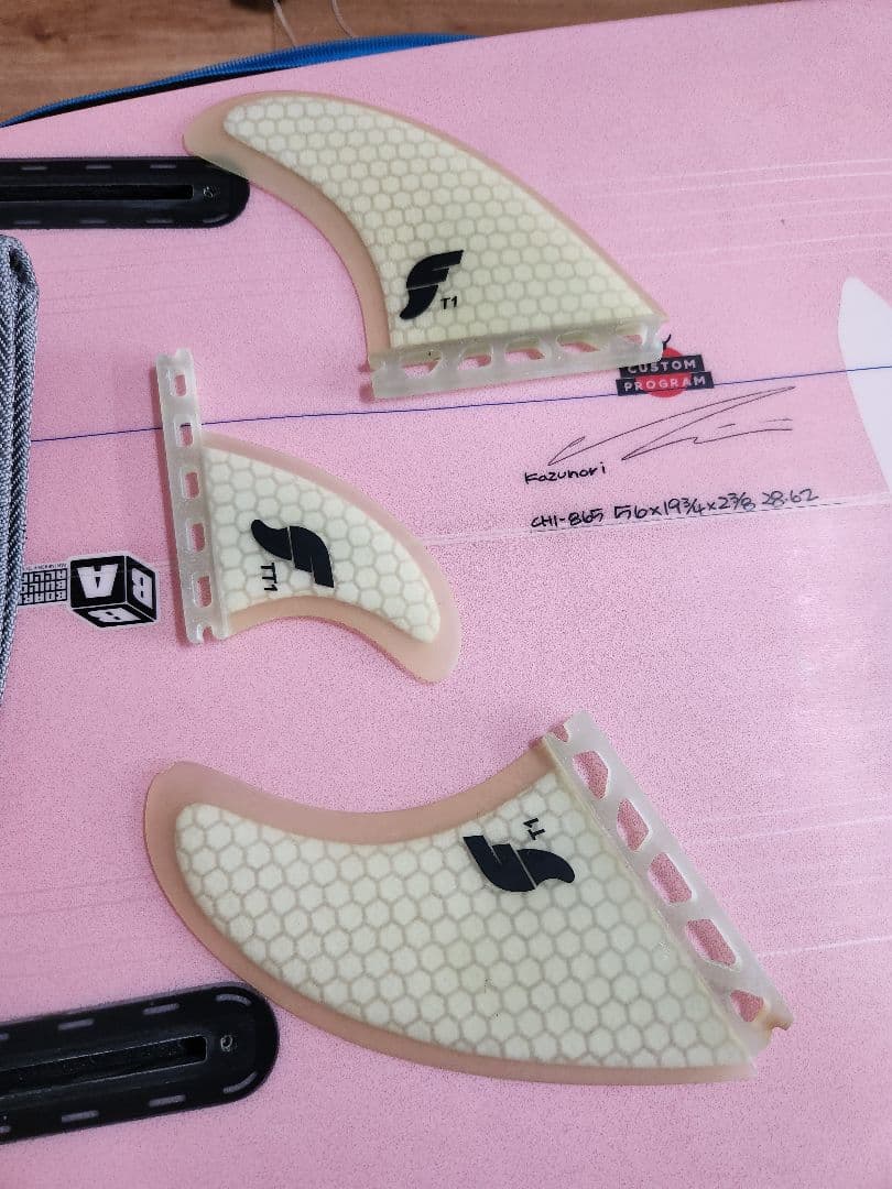 ジャスティス＋チリ　PINACOLADA 5'6\"　フィン付き