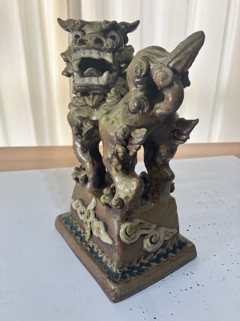 沖縄　琉球　壺屋焼　新里勇人作 台付シーサー ヤチムン　やちむん