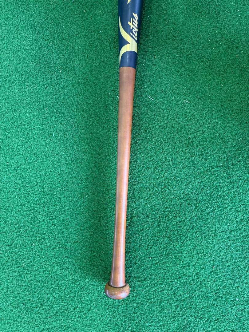 ビクタス　バット　硬式木製　V51 84cm 862g