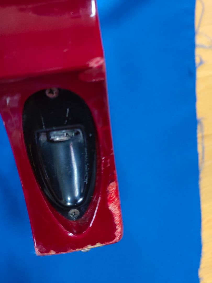 Grass Roots エレキギター レッドジャックの周りに打こんあとあり