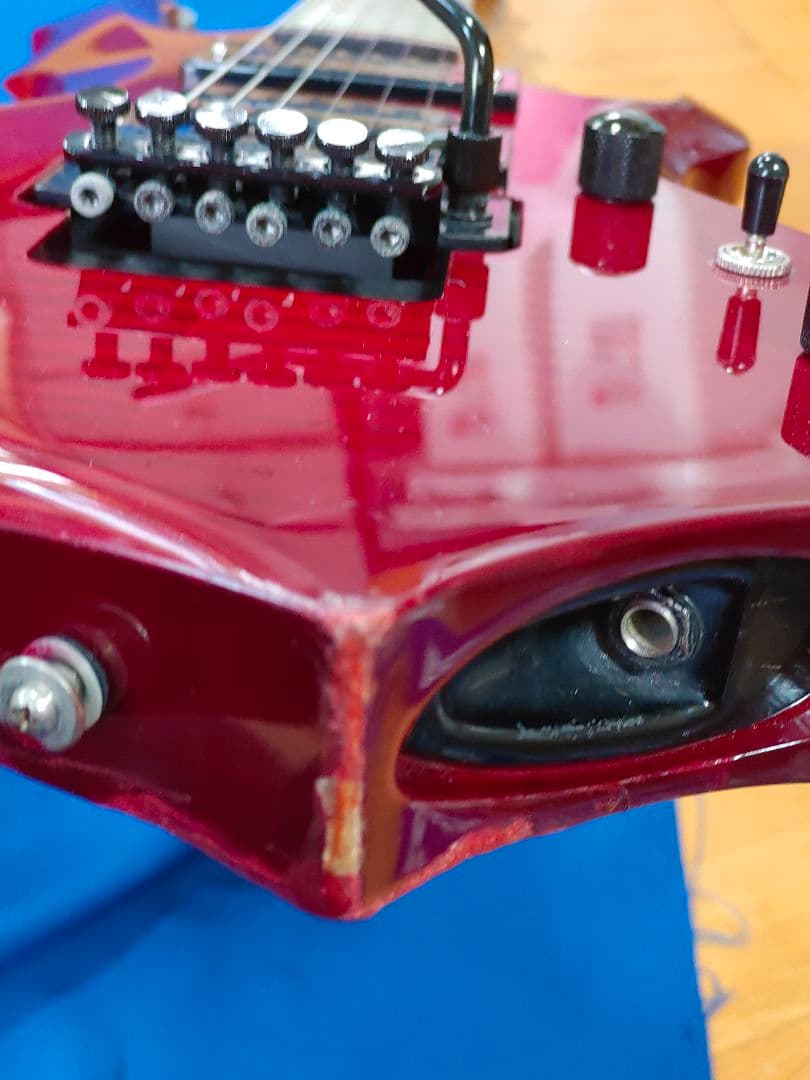 Grass Roots エレキギター レッドジャックの周りに打こんあとあり