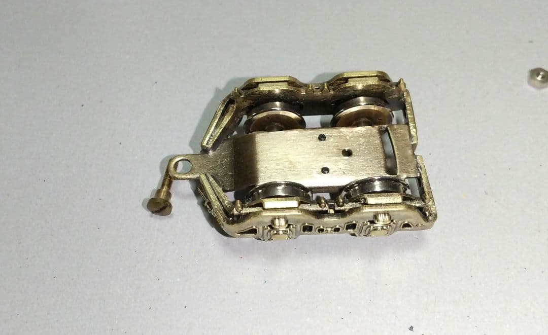 二軸先台車。 従台車 (2種)。テンダー台車(2種)、他パーツ。鉄道模型