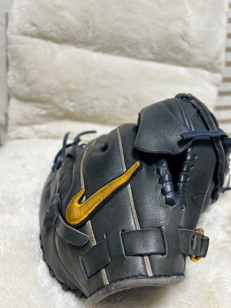Nike 軟式グローブ ブラック ゴールドロゴ