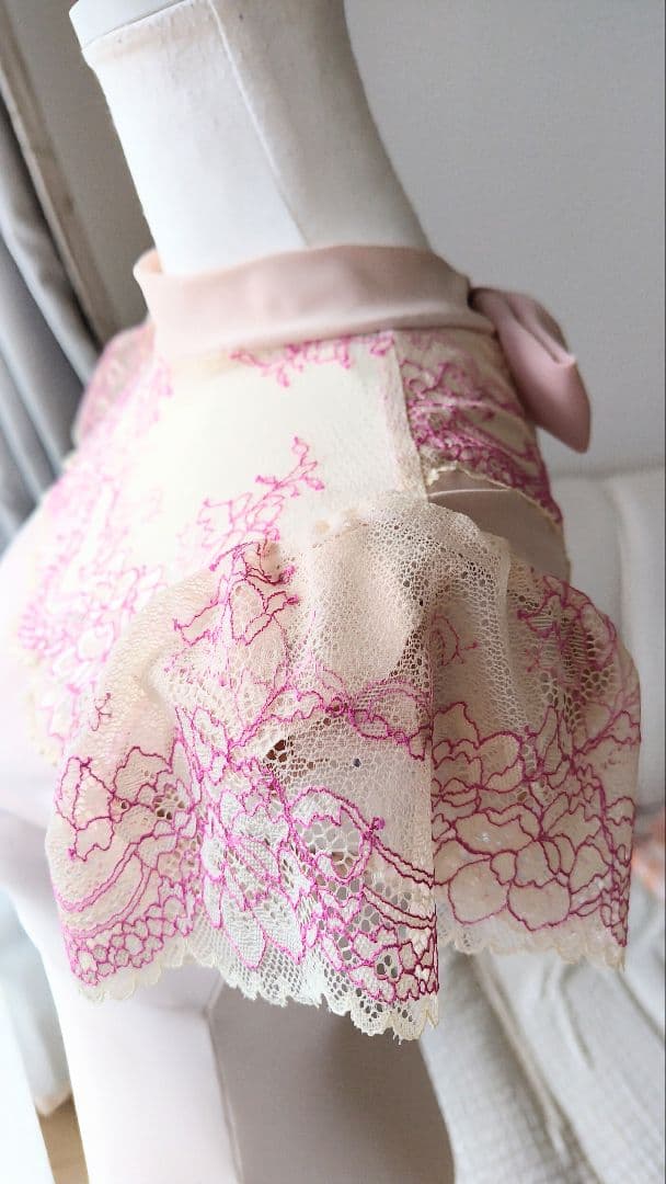 Ｓ～Ｍ／アースカラーのベージュピンクが可愛いタートルネックリボン娘役レオタード