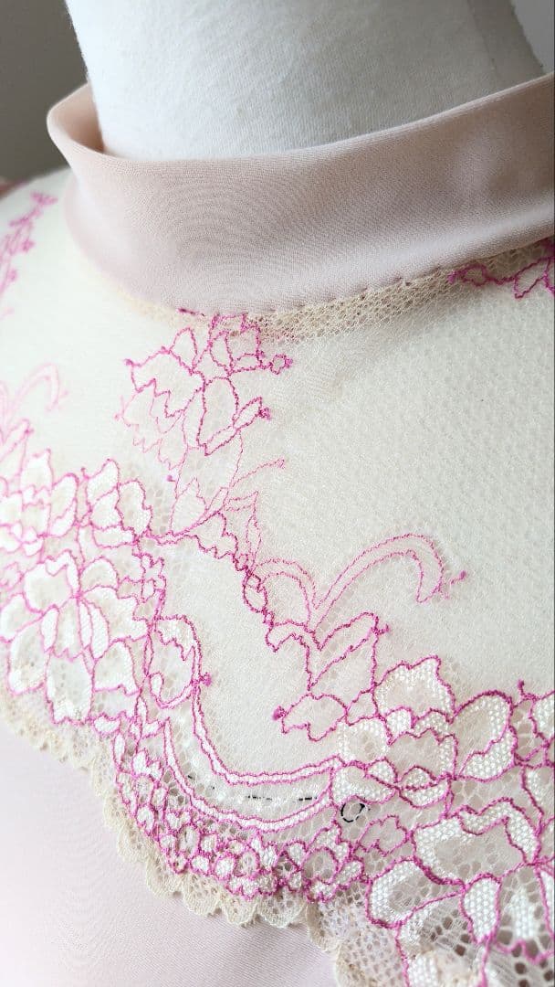 Ｓ～Ｍ／アースカラーのベージュピンクが可愛いタートルネックリボン娘役レオタード