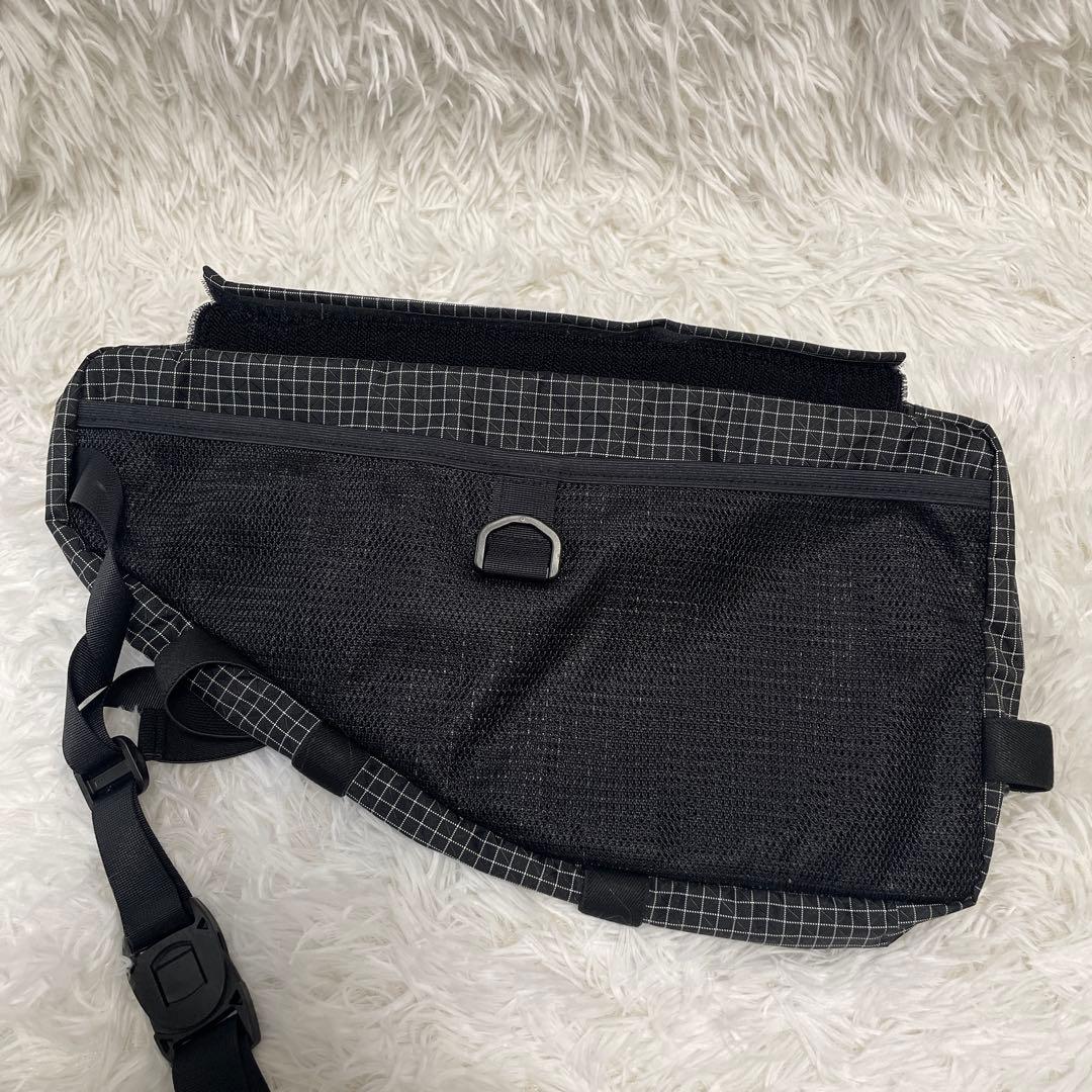 narifuri ナリフリ　Tsunooga リップフレームボディバッグ　黒色