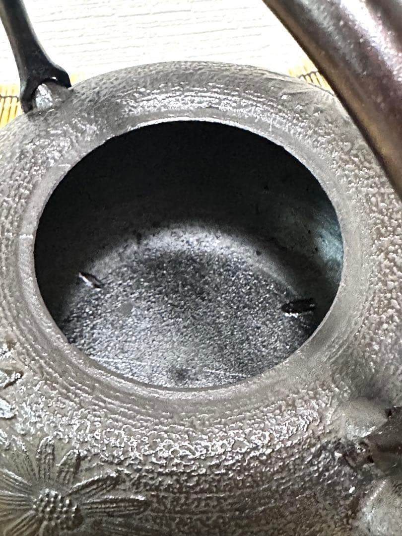 新品、未使用、供箱等付属品付　南部盛栄堂造　柚子菊　南部鉄瓶 南部鉄器　鉄瓶