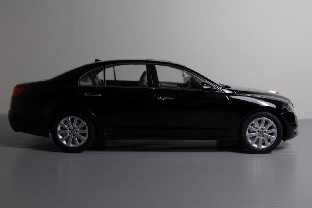 紅旗 H7 1/18 ミニカー 第一汽車 ホンチー