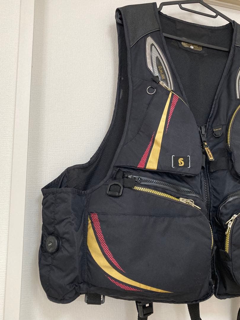 美品　サンライン　フローティングベスト　がまかつ釣武者ゴアテックスレインスーツ