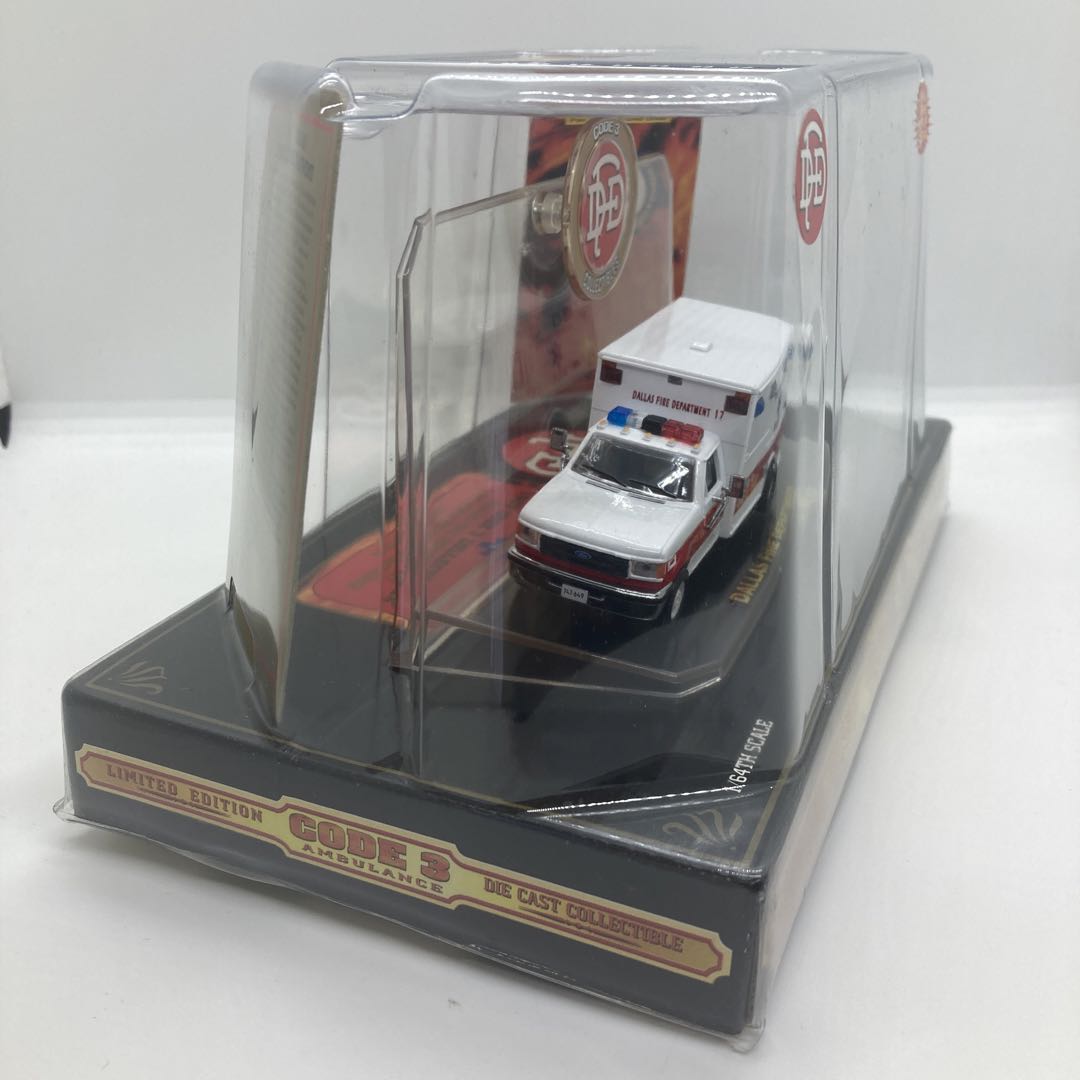 未使用 CODE3 AMBULANCE DIE CAST ミニカー