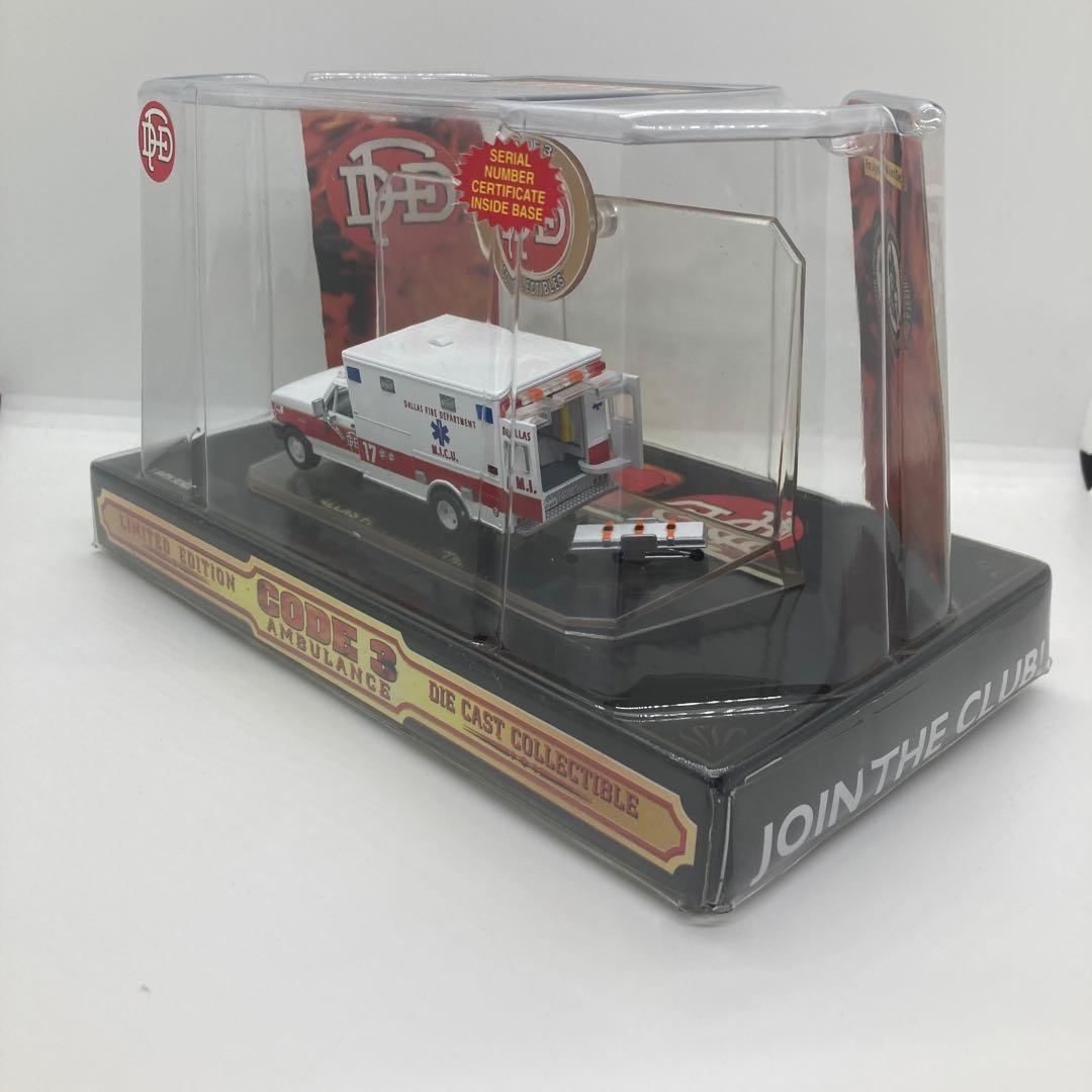 未使用 CODE3 AMBULANCE DIE CAST ミニカー