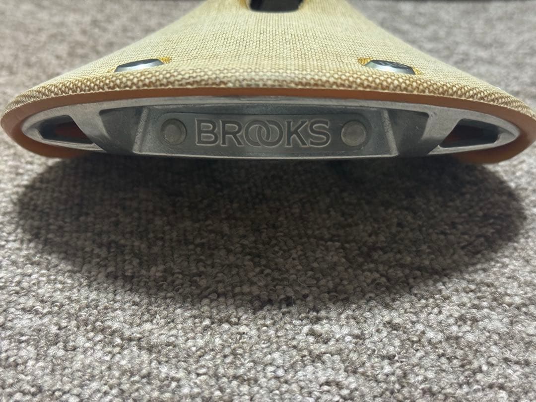 BROOKS 穴空きタイプ カンビウム C-17