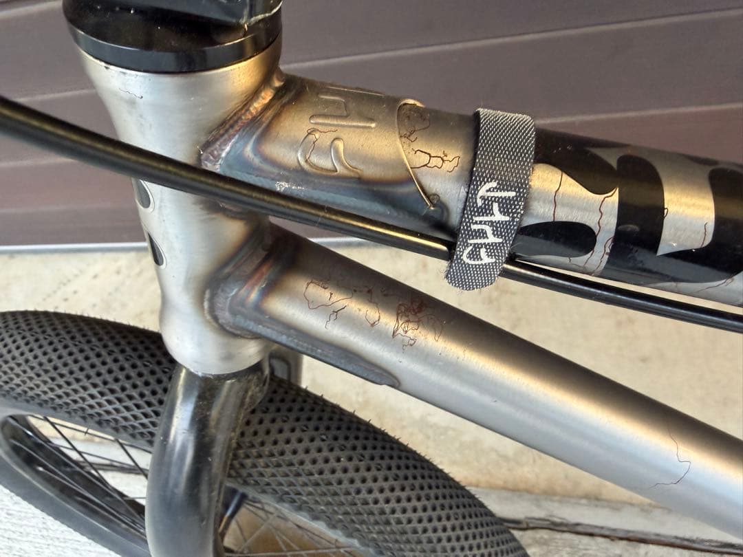 BMX CULT gateway 20インチ　シルバー、ブラック