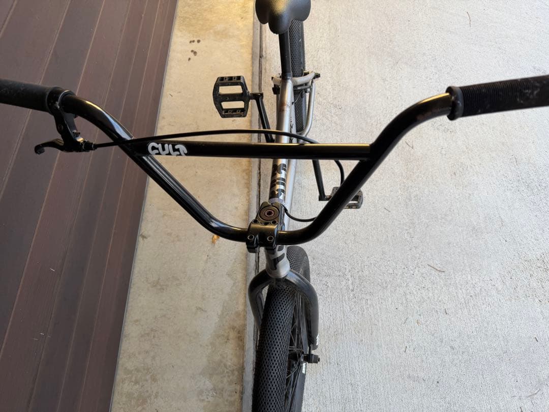 BMX CULT gateway 20インチ　シルバー、ブラック