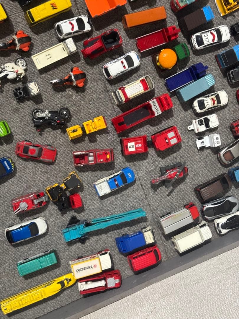 トミカ ミニカー 大量働く車 スポーツカー キャラクターカー