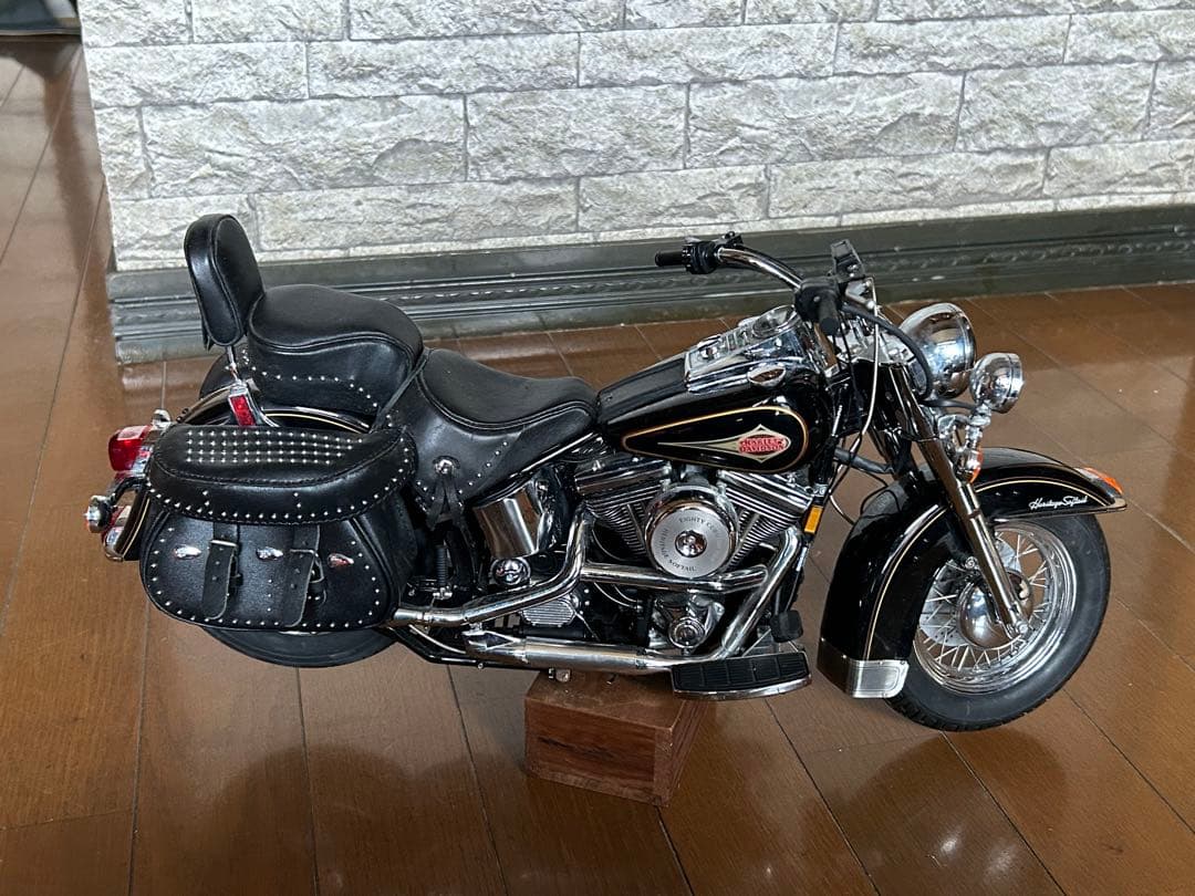 ハーレーFLSTCダイキャストミニカー