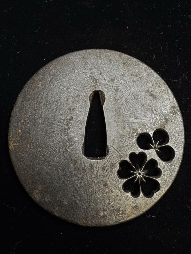 無銘 鉄地阿弥陀鑢桜梅透かし鐔 鍔 拵 日本刀 刀装具 骨董 古美術 江戸時代