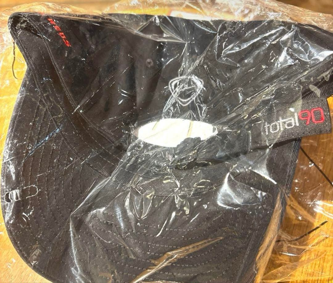 新品未開封　浦和レッズ　Nike total 90 キャップ