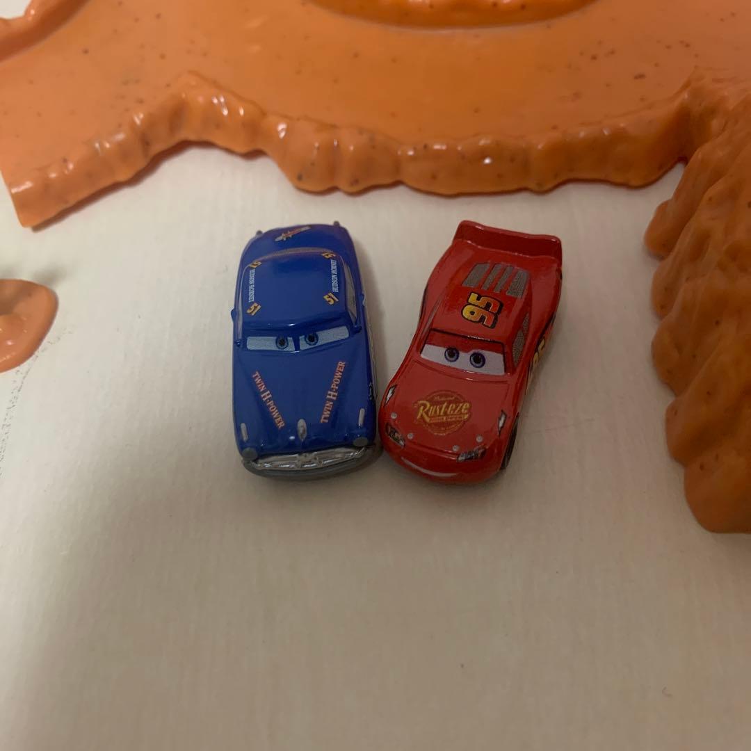 Pixar カーズ　ライトニングマックイーン ドッグハドソン プレイセット
