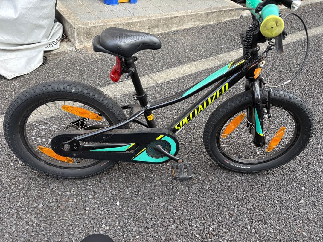 R*J様 鍵とライト前後のおまけ付き！Specialized 子供用自転車 16