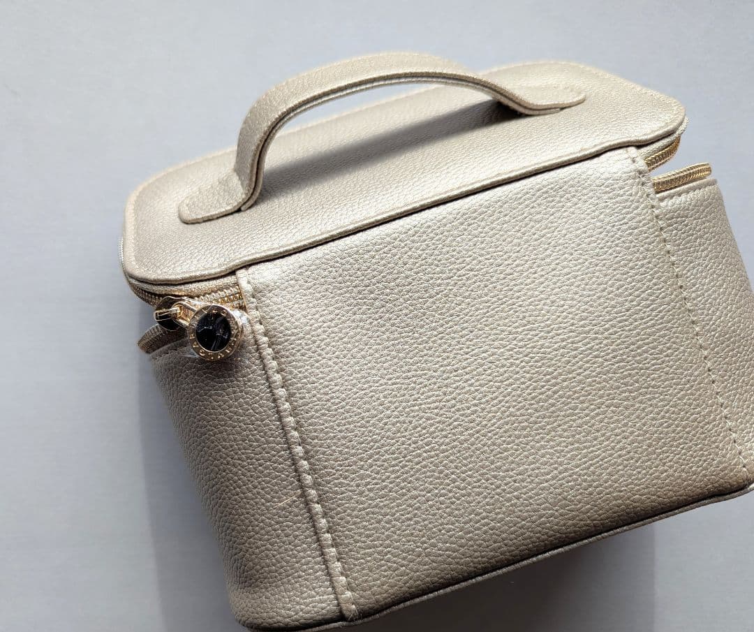 エミレーツ　ファーストクラス　アメニティ