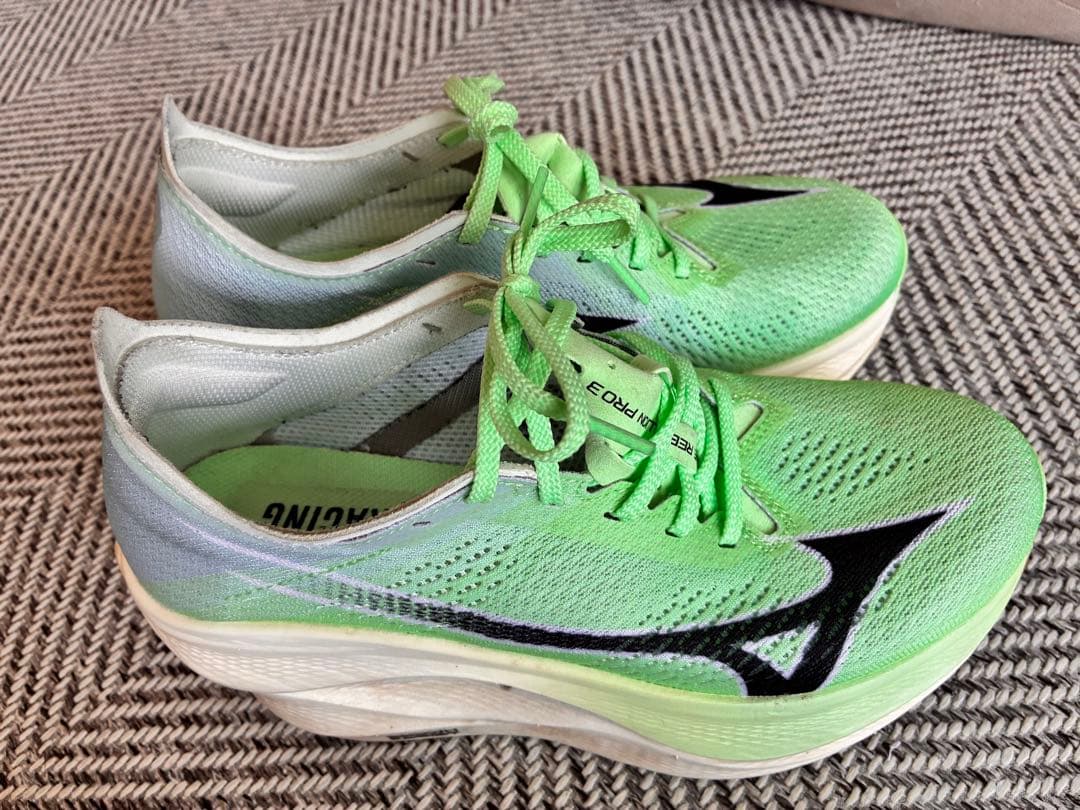 ミズノウェーブリベリオンプロ３25.0cm グリーン（レディース）