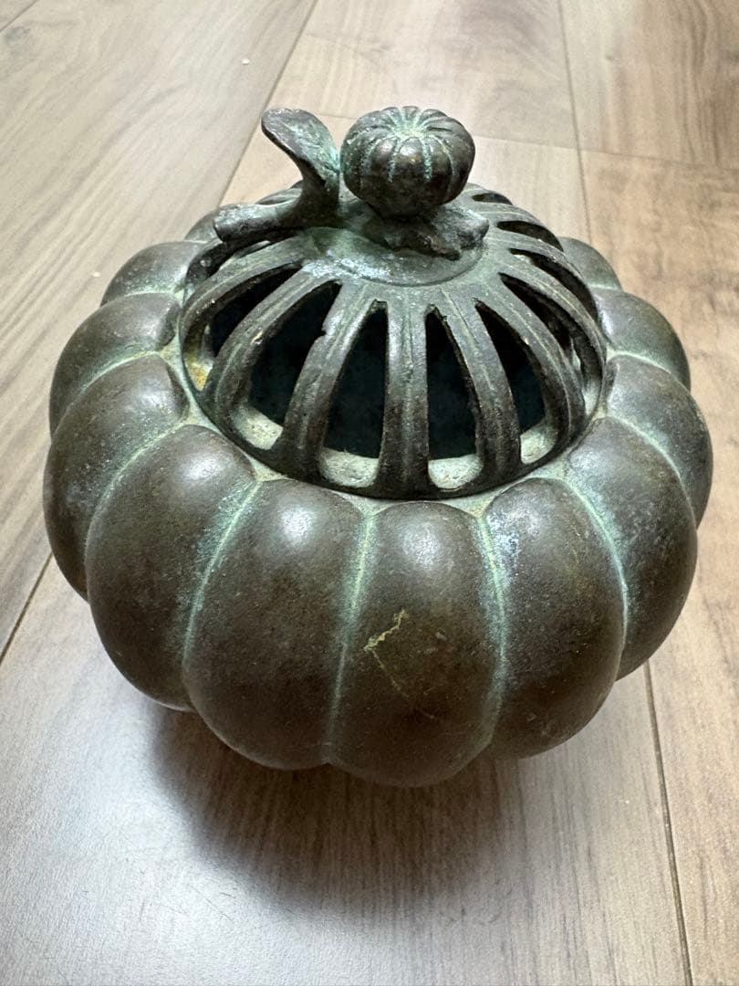 青銅南京型菊摘 カボチャ型3足香炉 清富在銘