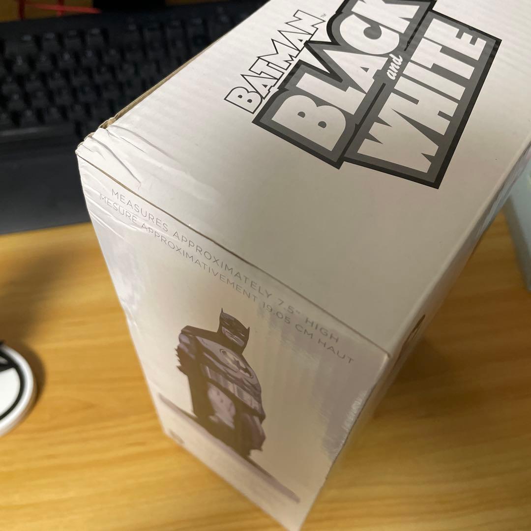 ＤＣバットマン ブラック＆ホワイト フィギュア マイク・ミニョーラ スタチュー